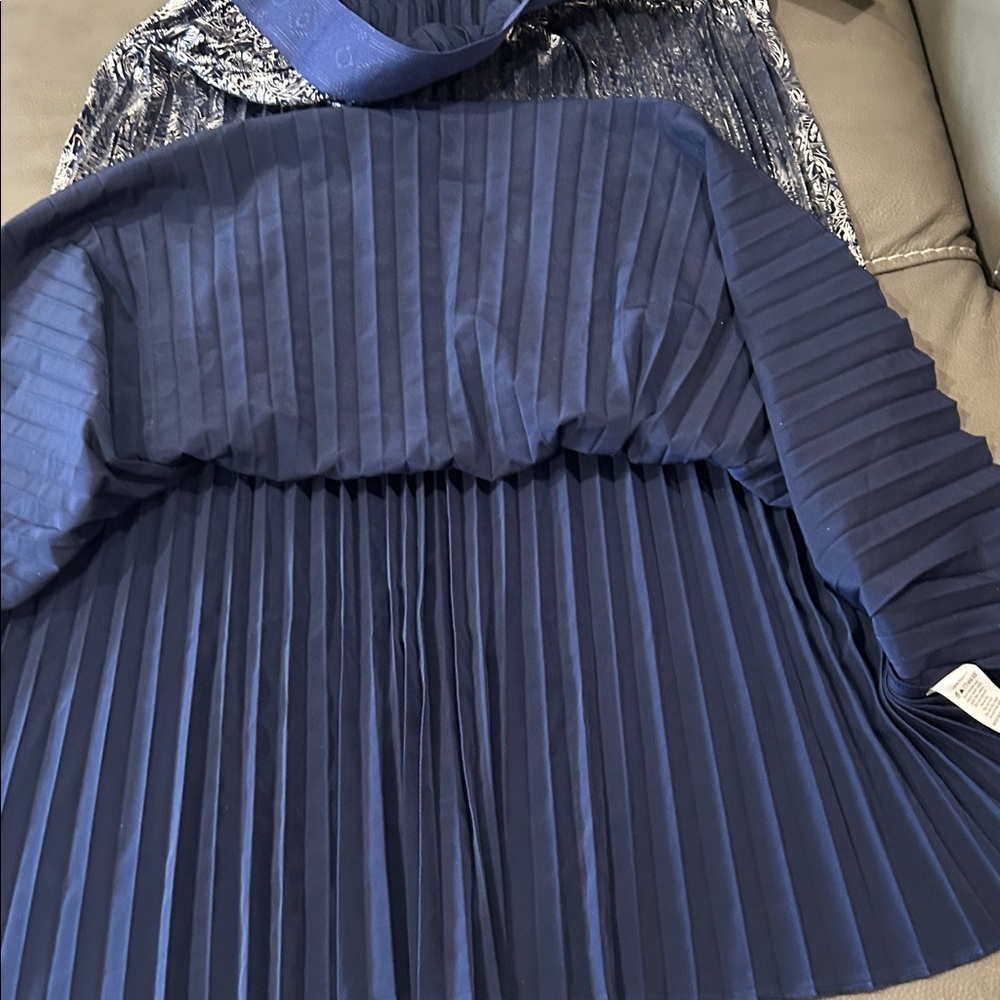 LulaRoe Elegant Blue Pleated Skirt. NWT. Size 3XL - Picture 5 of 6